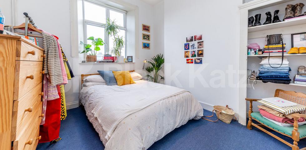 			VIDEO VIEWING AVAILABLE!, 4 Bedroom, 1 bath, 1 reception Flat			 Hornsey Road, HOLLOWAY